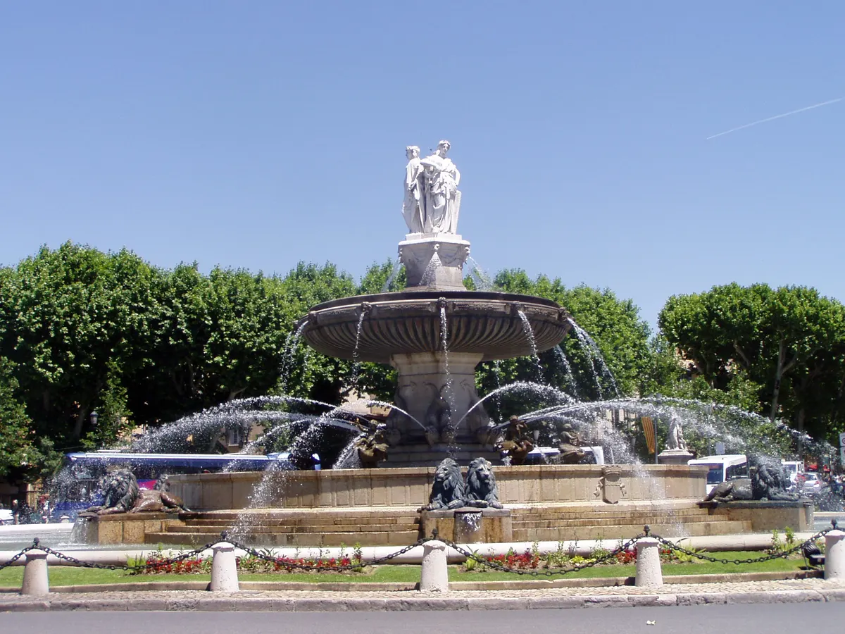 Aix-en-Provence : la fontaine de la Rotonde au bout du cours Mirabeau