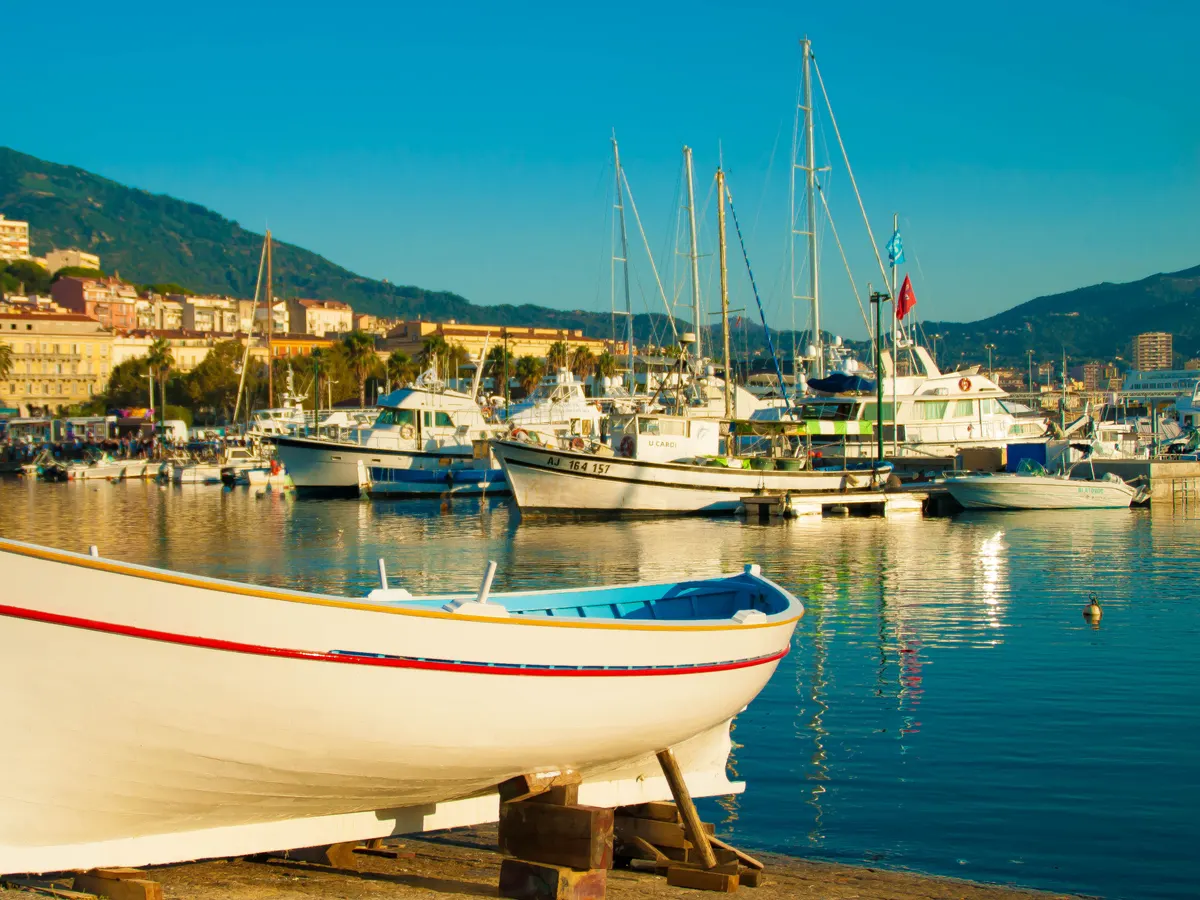 Ajaccio : le port Tino-Rossi et le golfe