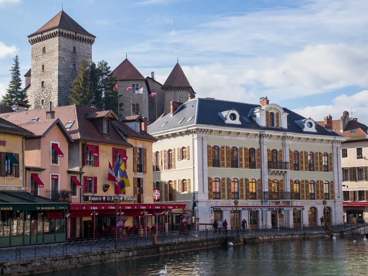 Annecy : le palais de l'Île et les canaux de la vieille ville