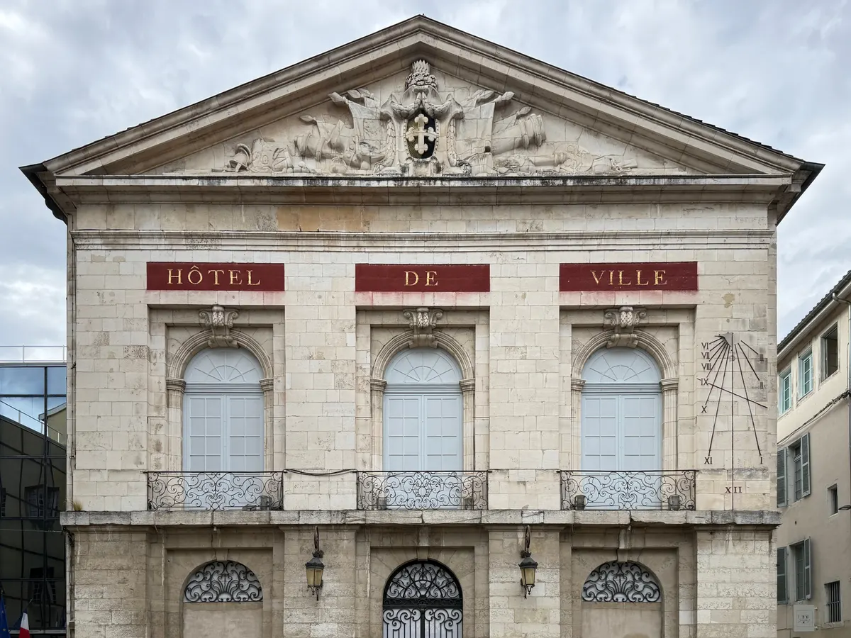 Bourg-en-Bresse : la façade de l'hôtel de ville