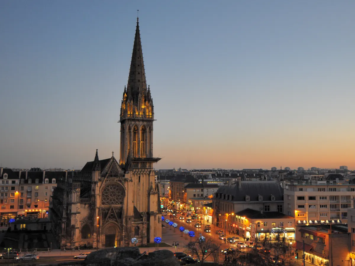 Caen : l'église Saint-Pierre et le centre-ville