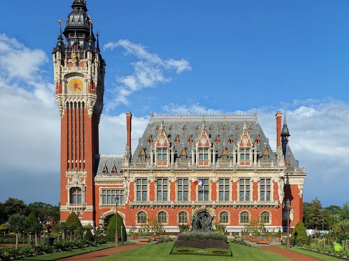 Calais : l'hôtel de ville et son beffroi