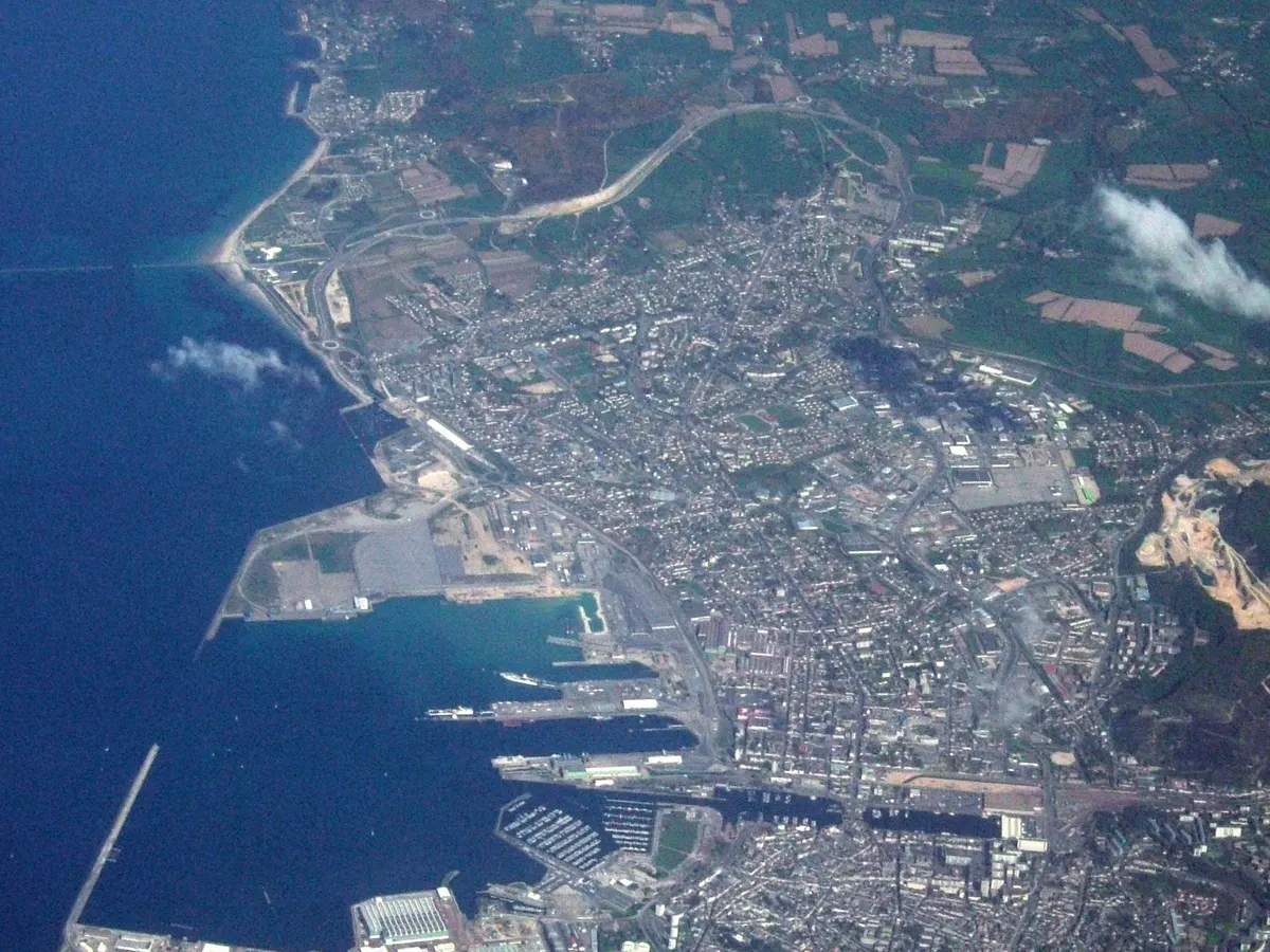 Cherbourg : vue aérienne de la rade et du port