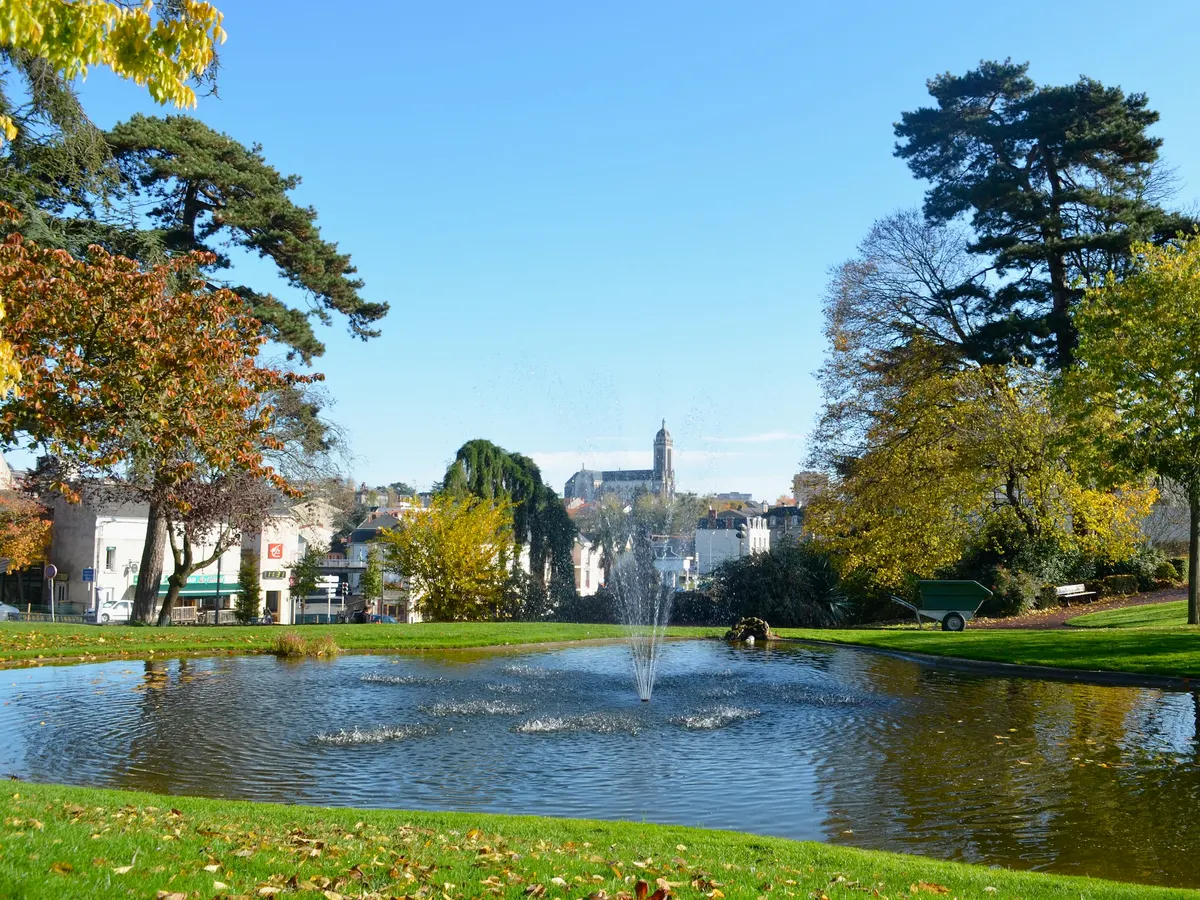 Cholet : le jardin du Mail et son plan d'eau