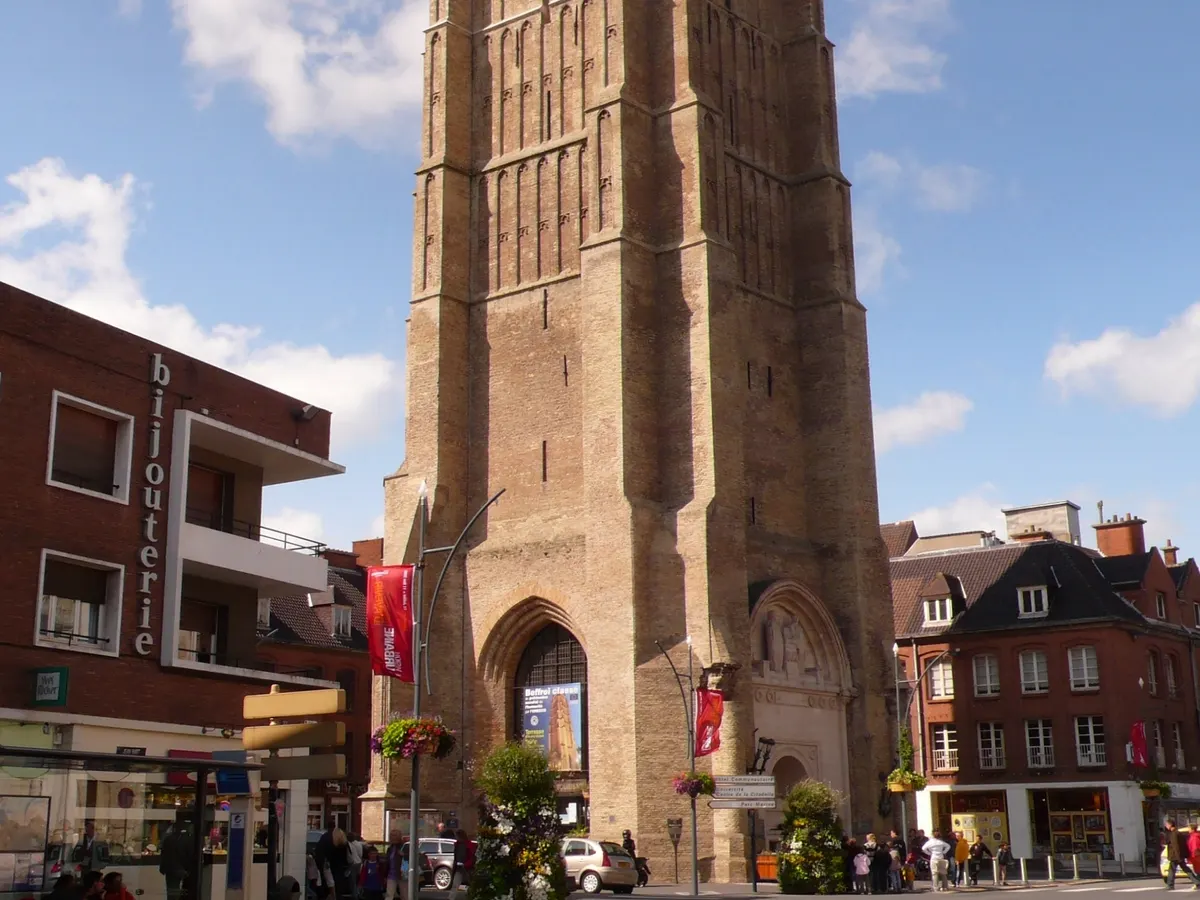 Dunkerque : le beffroi et l'église Saint-Éloi