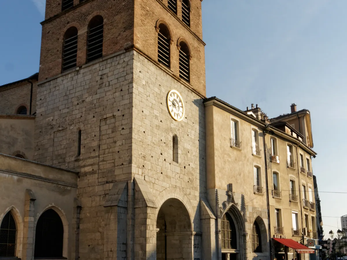 Grenoble : la cathédrale Notre-Dame dans le centre historique