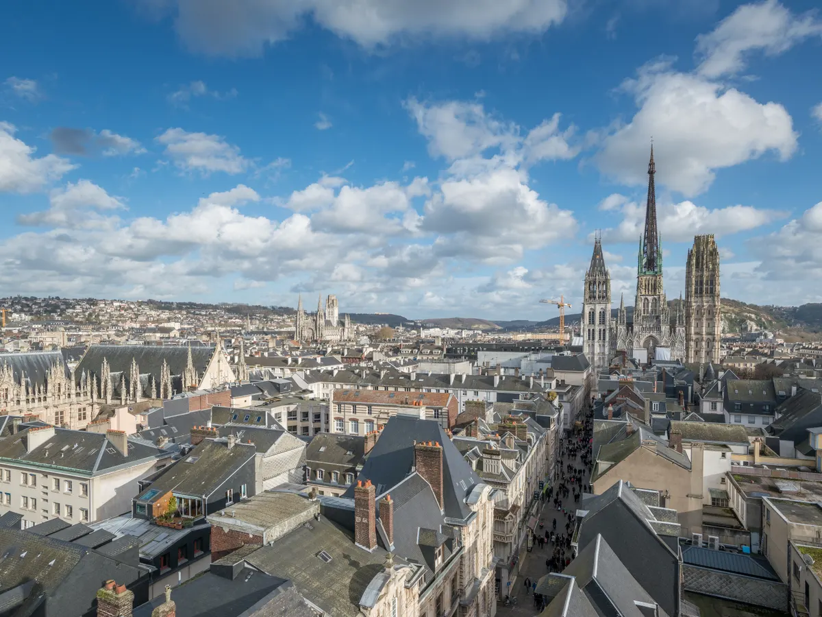 Rouen : les toits du centre-ville et la cathédrale vus depuis le Gros-Horloge