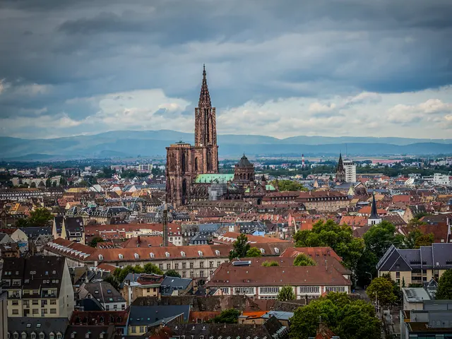 Strasbourg : vue aérienne du centre historique et de la cathédrale