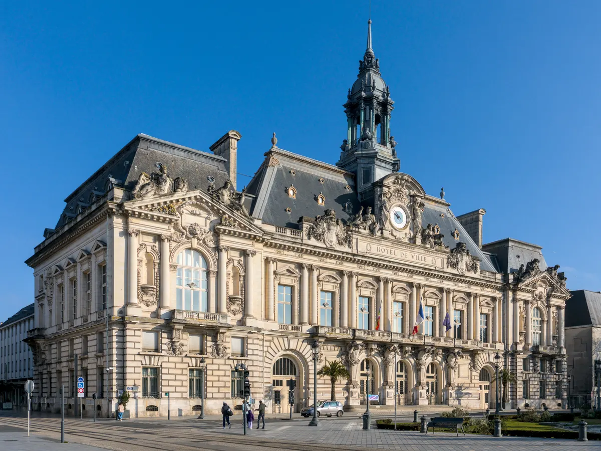 Tours : la façade de l'hôtel de ville